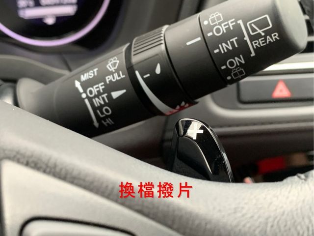 搶手白色  S版本 僅跑四萬公里 全車原鈑件 內外如新!  第16張相片