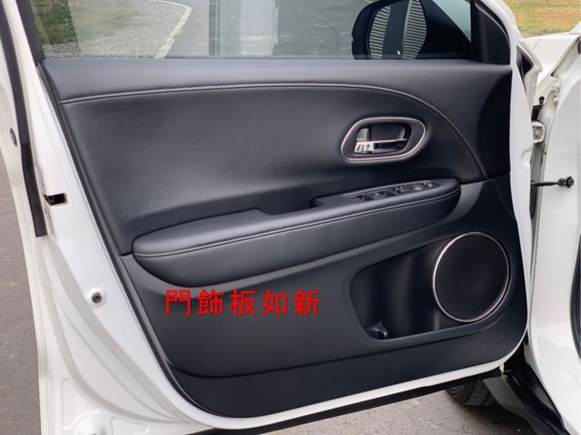 搶手白色  S版本 僅跑四萬公里 全車原鈑件 內外如新!  第18張相片