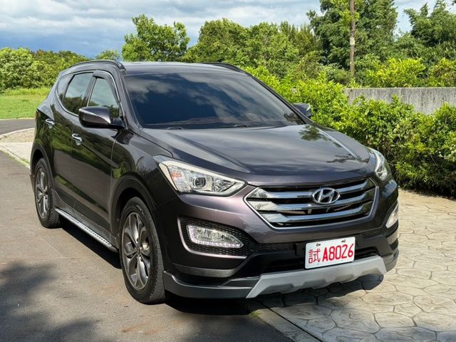 Santafe 2WD  柴油   原鈑件 原廠保養 僅跑8萬多公里  可全額貸款!!!  第2張相片