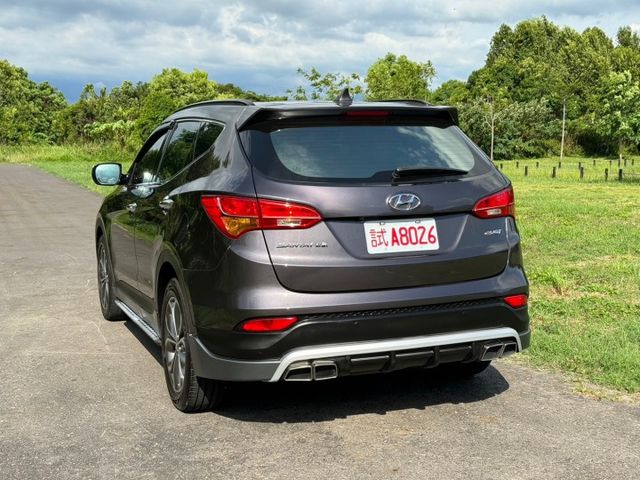 Santafe 2WD  柴油   原鈑件 原廠保養 僅跑8萬多公里  可全額貸款!!!  第5張相片