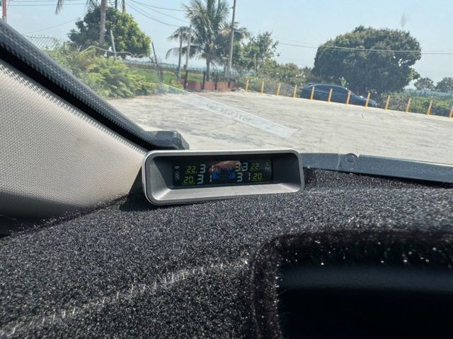 白色  VTI-S  CIVIC 原鈑件  車庫車 內裝漂亮 車況優異  很划算的代步車  第19張相片