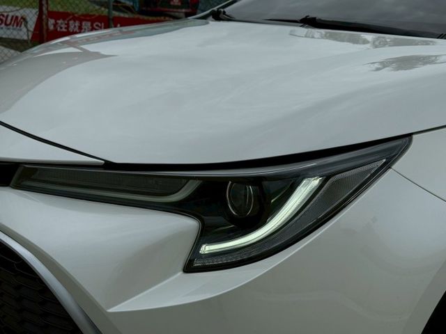 旗艦版 認證車  年輕人最愛的鋼砲  抬顯 賽車椅 18吋鋁圈 ACC跟車 盲點偵測  第6張相片