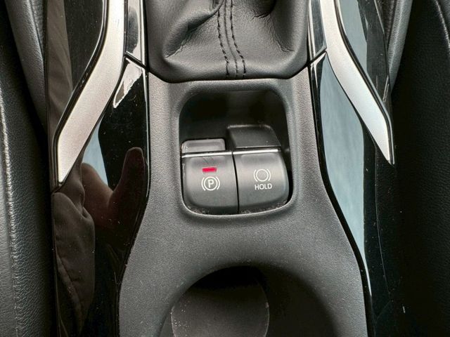 旗艦版 認證車  年輕人最愛的鋼砲  抬顯 賽車椅 18吋鋁圈 ACC跟車 盲點偵測  第14張相片