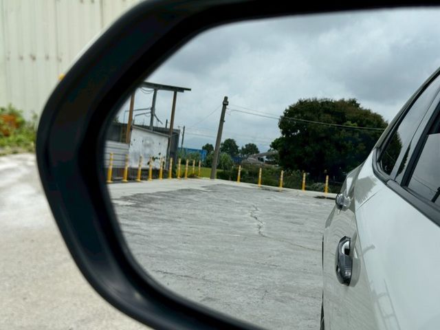 旗艦版 認證車  年輕人最愛的鋼砲  抬顯 賽車椅 18吋鋁圈 ACC跟車 盲點偵測  第18張相片