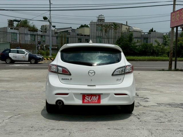 掀背代步車 就馬三 5門最帥  全車原鈑件 有安卓機  趕緊預約賞車  第4張相片