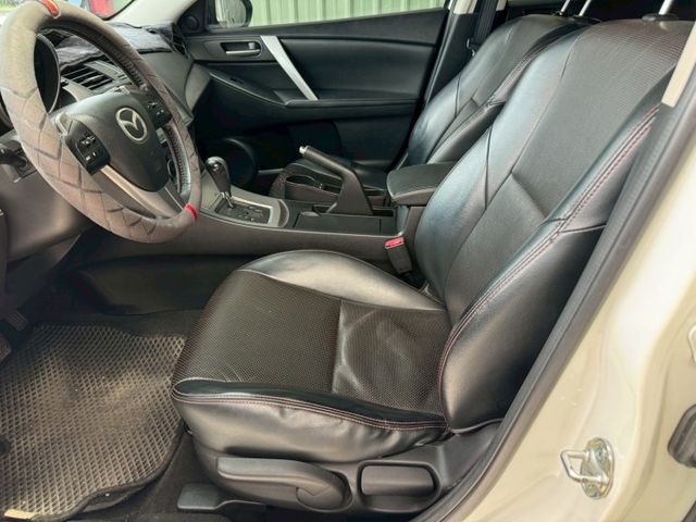 掀背代步車 就馬三 5門最帥  全車原鈑件 有安卓機  趕緊預約賞車  第15張相片
