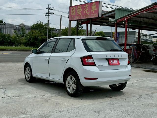 FABIA  僅跑六萬公里   全車原鈑件  1.0排氣量 年度稅金僅8640元  第5張相片