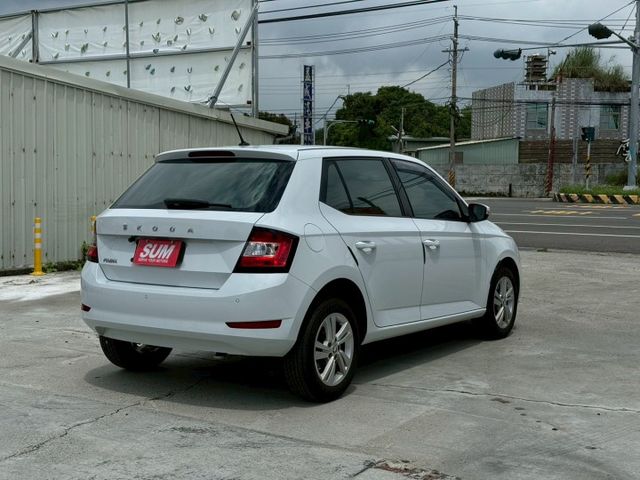 FABIA  僅跑六萬公里   全車原鈑件  1.0排氣量 年度稅金僅8640元  第7張相片
