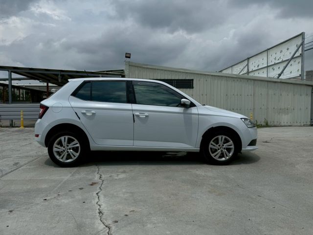 FABIA  僅跑六萬公里   全車原鈑件  1.0排氣量 年度稅金僅8640元  第19張相片