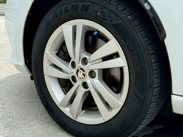 FABIA  僅跑六萬公里   全車原鈑件  1.0排氣量 年度稅金僅8640元  第20張相片