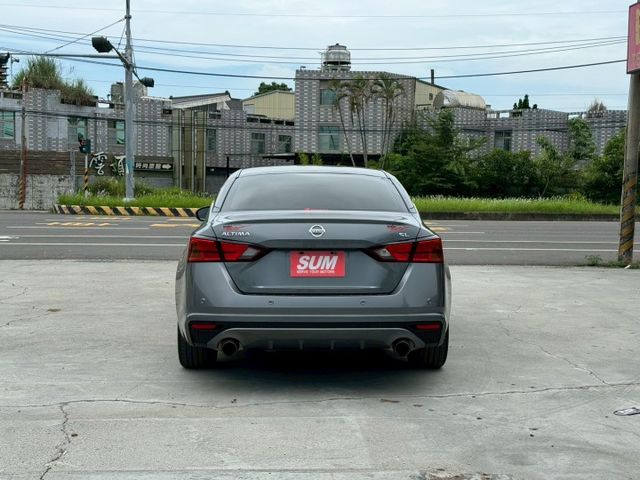 ATIMA 卓越旗艦版  僅跑六萬  全車原鈑件  市場稀有! 跑少 想買ATIMA的別錯過了  第5張相片