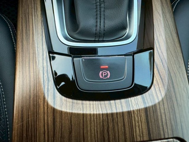 AR 環景版 僅跑6萬公里  全車原鈑件 超便宜  360環景 電尾門 自動停車 電子手剎車  第20張相片