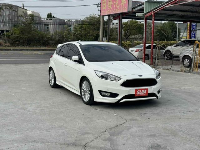 MK3.5 S版 原鈑件  僅跑【9萬公里】 天窗 自動停車 運動套件  車道偏移 換檔撥片 CAR PLAY  第2張相片