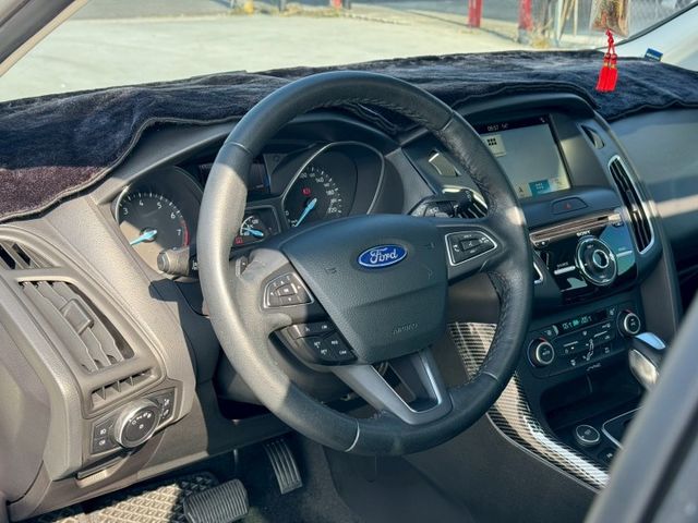 MK3.5 S版 原鈑件  僅跑【9萬公里】 天窗 自動停車 運動套件  車道偏移 換檔撥片 CAR PLAY  第7張相片