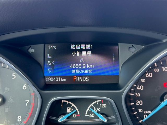 MK3.5 S版 原鈑件  僅跑【9萬公里】 天窗 自動停車 運動套件  車道偏移 換檔撥片 CAR PLAY  第10張相片