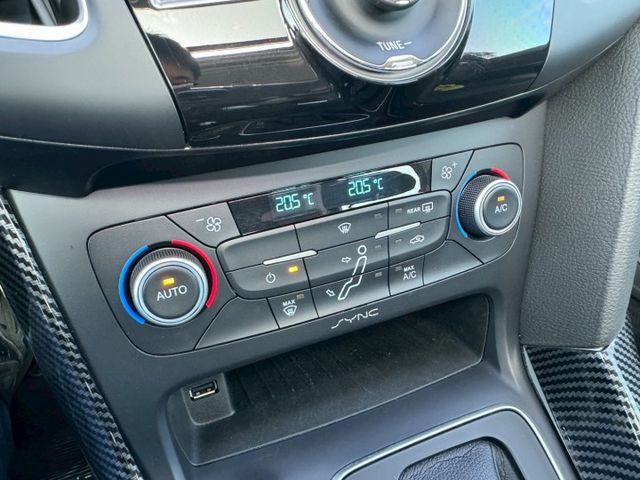 MK3.5 S版 原鈑件  僅跑【9萬公里】 天窗 自動停車 運動套件  車道偏移 換檔撥片 CAR PLAY  第12張相片