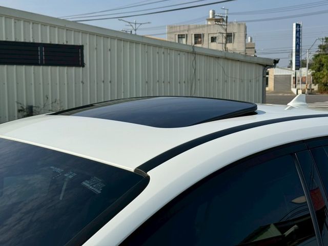 MK3.5 S版 原鈑件  僅跑【9萬公里】 天窗 自動停車 運動套件  車道偏移 換檔撥片 CAR PLAY  第18張相片