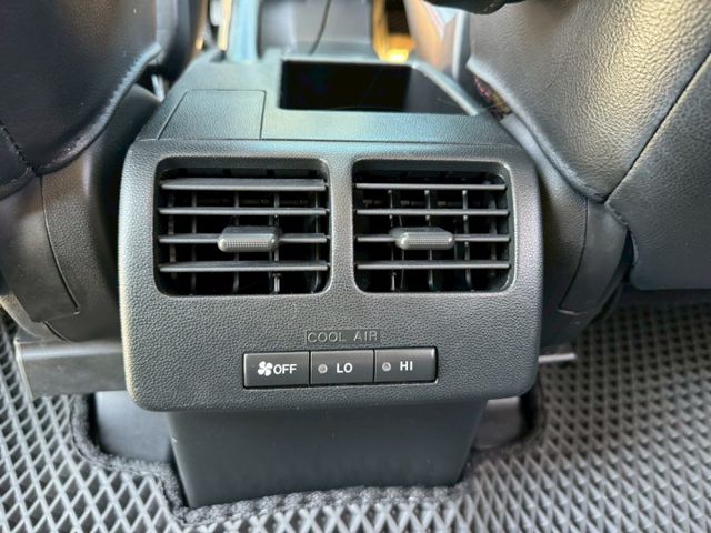 馬5  頂級款  雙電動滑門  僅跑9萬 全車原版件  升級:安卓機  對色 跑少  超稀有物件  第14張相片