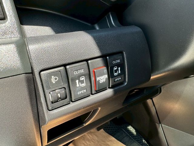 馬5  頂級款  雙電動滑門  僅跑9萬 全車原版件  升級:安卓機  對色 跑少  超稀有物件  第15張相片