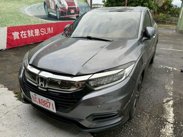 HRV S版  僅跑三萬公里!!! 全車原版件  LED頭燈 換檔撥片  盲點  光感應頭燈 定速 循跡  第1張相片