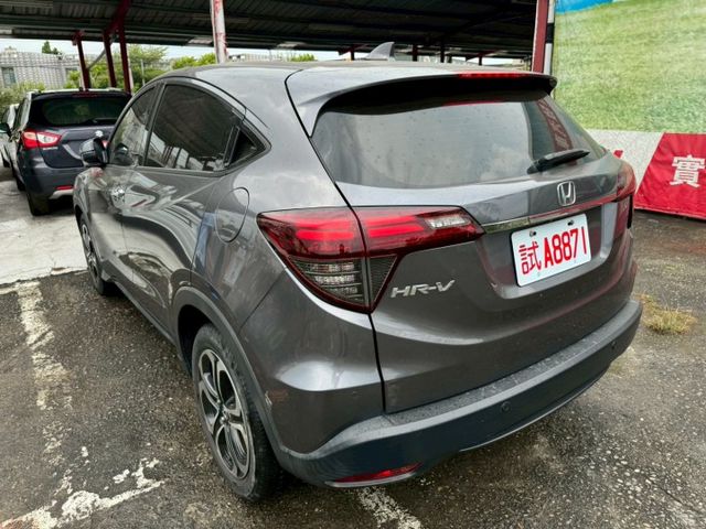 HRV S版  僅跑三萬公里!!! 全車原版件  LED頭燈 換檔撥片  盲點  光感應頭燈 定速 循跡  第2張相片