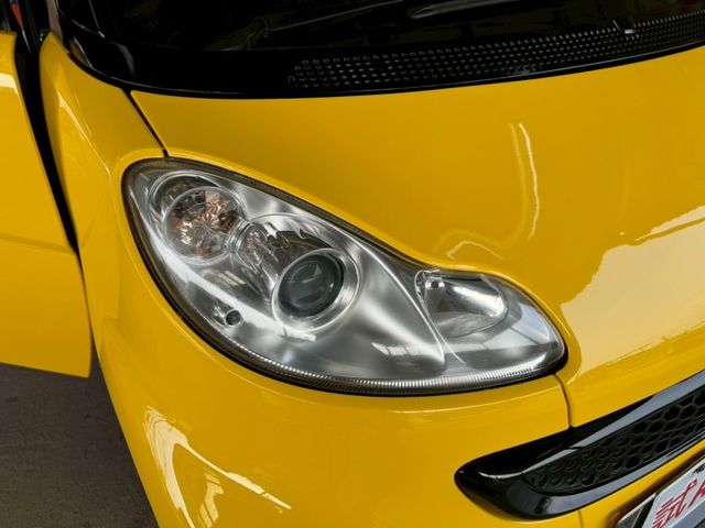 Fortwo  【僅跑八萬公里】】【認證車】  穿梭市區最好用的小車  回頭率超高 超吸睛 超稀有  第6張相片