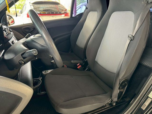 Fortwo  【僅跑八萬公里】】【認證車】  穿梭市區最好用的小車  回頭率超高 超吸睛 超稀有  第9張相片