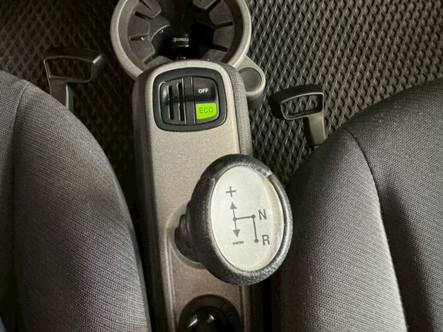 Fortwo  【僅跑八萬公里】】【認證車】  穿梭市區最好用的小車  回頭率超高 超吸睛 超稀有  第12張相片