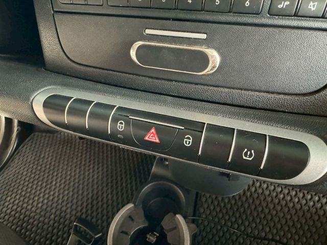 Fortwo  【僅跑八萬公里】】【認證車】  穿梭市區最好用的小車  回頭率超高 超吸睛 超稀有  第13張相片