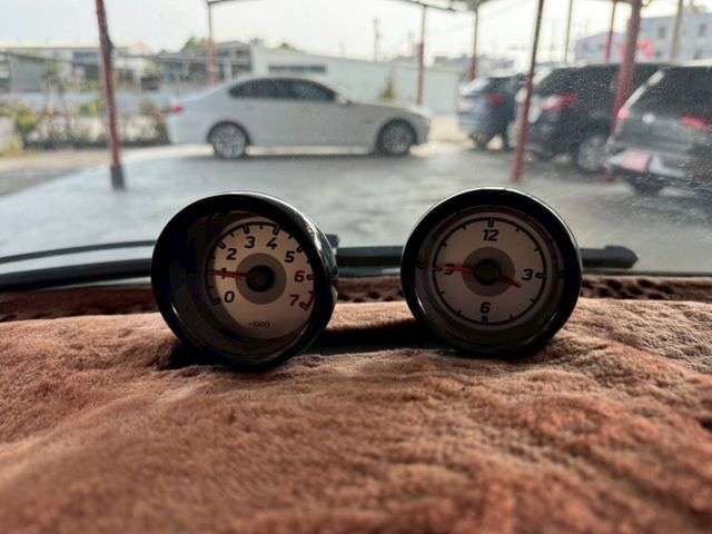 Fortwo  【僅跑八萬公里】】【認證車】  穿梭市區最好用的小車  回頭率超高 超吸睛 超稀有  第14張相片