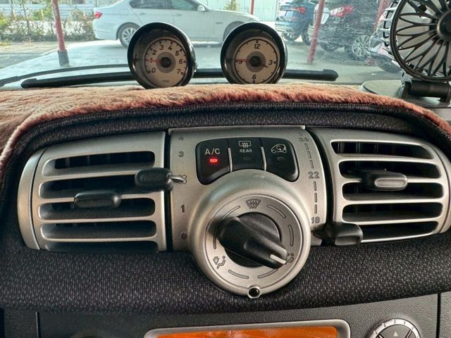 Fortwo  【僅跑八萬公里】】【認證車】  穿梭市區最好用的小車  回頭率超高 超吸睛 超稀有  第15張相片