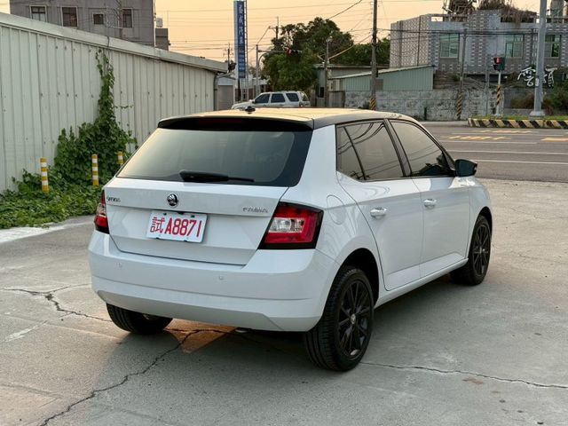 FABIA 僅跑7萬公里   【認證車】年度稅金僅8640元   定速 免鑰匙  循跡  CAR PLAY  第4張相片