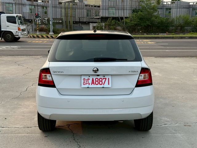 FABIA 僅跑7萬公里   【認證車】年度稅金僅8640元   定速 免鑰匙  循跡  CAR PLAY  第6張相片