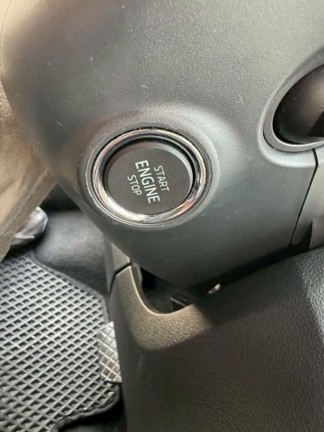 FABIA 僅跑7萬公里   【認證車】年度稅金僅8640元   定速 免鑰匙  循跡  CAR PLAY  第11張相片