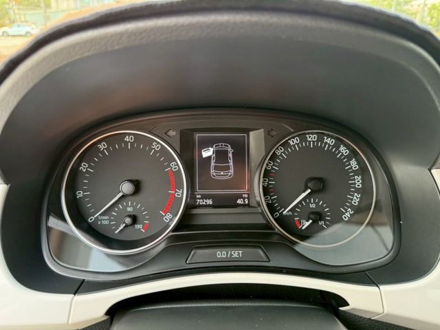 FABIA 僅跑7萬公里   【認證車】年度稅金僅8640元   定速 免鑰匙  循跡  CAR PLAY  第12張相片