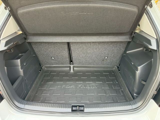 FABIA 僅跑7萬公里   【認證車】年度稅金僅8640元   定速 免鑰匙  循跡  CAR PLAY  第14張相片