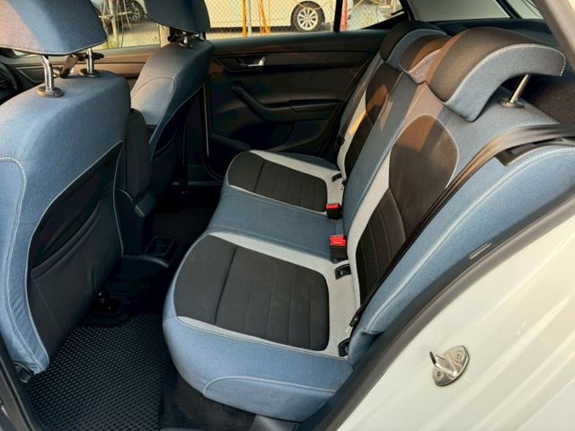 FABIA 僅跑7萬公里   【認證車】年度稅金僅8640元   定速 免鑰匙  循跡  CAR PLAY  第16張相片