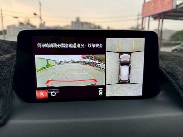 Carbon Edition  僅跑7萬  原鈑件 原漆   Bose音響  抬顯   MRCC   電動椅 環景  第14張相片