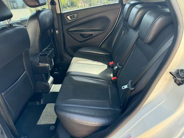 重點! 正時皮帶+水幫浦已預防更新    市區好停車，稅金省 油耗省   代步小車首選安全性也兼具  第16張相片