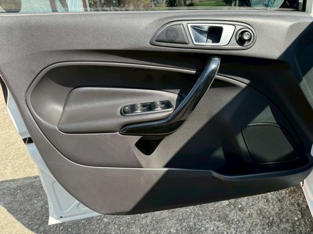 重點! 正時皮帶+水幫浦已預防更新    市區好停車，稅金省 油耗省   代步小車首選安全性也兼具  第17張相片