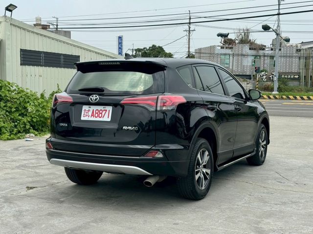 豪華版  僅跑13萬公里 全車原鈑件 Ikey  定速 循跡 LED頭燈  雙恆溫 7安全氣囊  抬頭顯示  第5張相片