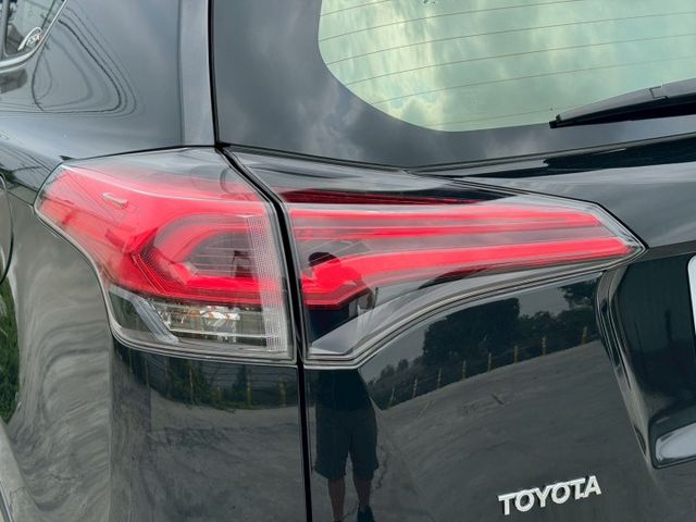 豪華版  僅跑13萬公里 全車原鈑件 Ikey  定速 循跡 LED頭燈  雙恆溫 7安全氣囊  抬頭顯示  第8張相片