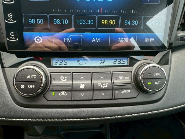 豪華版  僅跑13萬公里 全車原鈑件 Ikey  定速 循跡 LED頭燈  雙恆溫 7安全氣囊  抬頭顯示  第16張相片