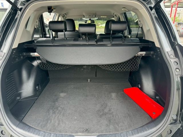 豪華版  僅跑13萬公里 全車原鈑件 Ikey  定速 循跡 LED頭燈  雙恆溫 7安全氣囊  抬頭顯示  第20張相片