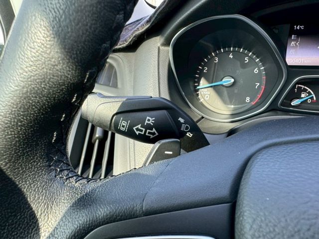 MK3.5 S版 原鈑件  僅跑【9萬公里】 天窗 自動停車 運動套件  車道偏移 換檔撥片 CAR PLAY  第11張相片