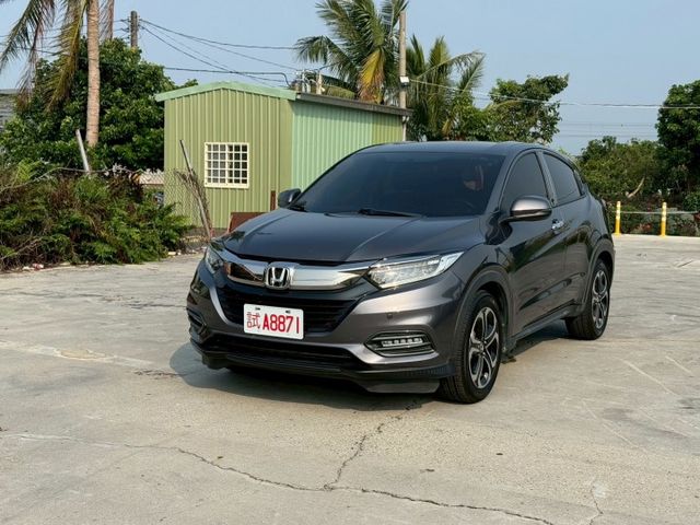 HRV S版  僅跑三萬公里!!! 全車原版件  LED頭燈 換檔撥片  盲點  光感應頭燈 定速 循跡  第1張相片