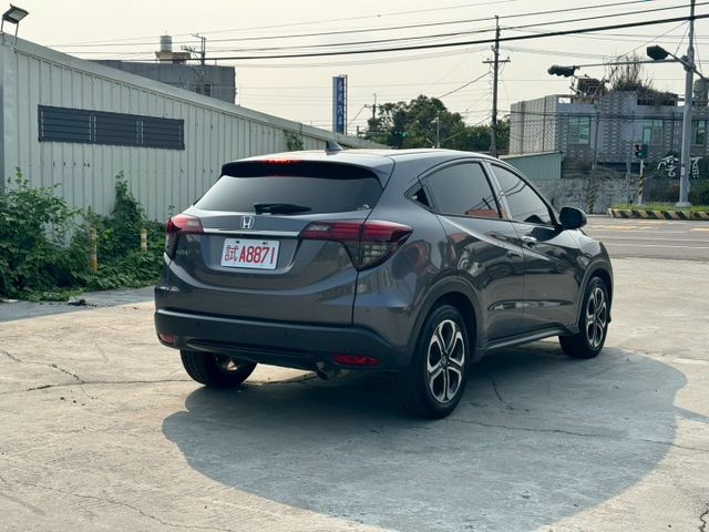 HRV S版  僅跑三萬公里!!! 全車原版件  LED頭燈 換檔撥片  盲點  光感應頭燈 定速 循跡  第6張相片