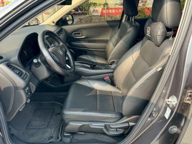 HRV S版  僅跑三萬公里!!! 全車原版件  LED頭燈 換檔撥片  盲點  光感應頭燈 定速 循跡  第7張相片