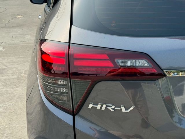 HRV S版  僅跑三萬公里!!! 全車原版件  LED頭燈 換檔撥片  盲點  光感應頭燈 定速 循跡  第9張相片