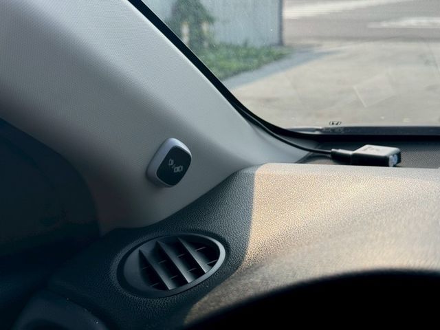 HRV S版  僅跑三萬公里!!! 全車原版件  LED頭燈 換檔撥片  盲點  光感應頭燈 定速 循跡  第12張相片